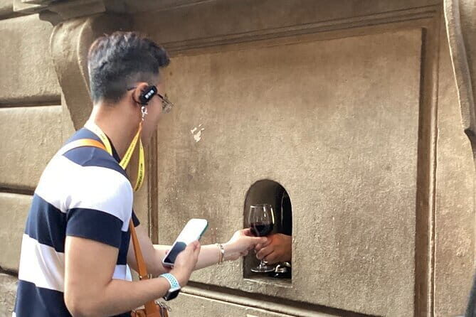 Wine Windows Walk with Wine Tasting and Appetizers - Medici money and the Renaissance palace origins you’ll actually remember